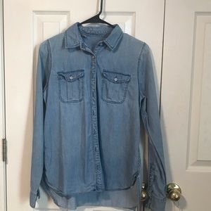 🦄4/$20🦄Women’s chambray top
